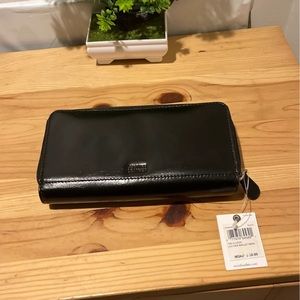 Mundi Leather Wallet Color: Black